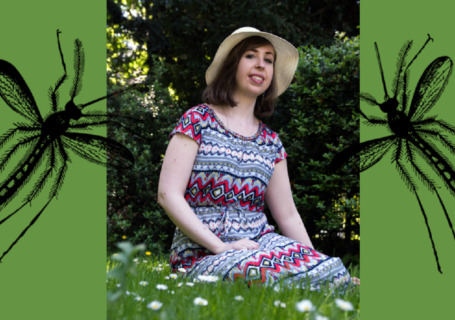 komary owady trawa park kapelusz wakacje dziewczyna kobieta na trawie
